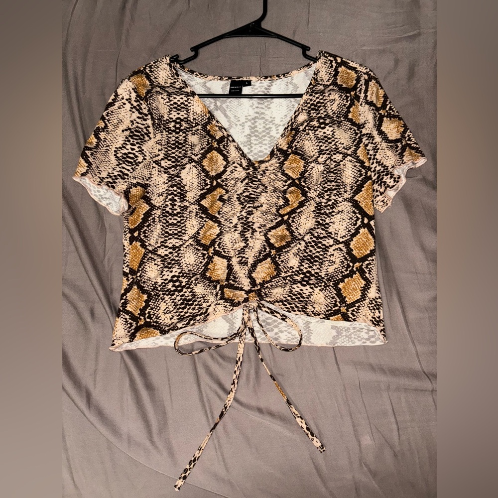 SHEIN short sleeve v-neck crop top